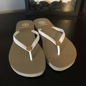 NWOT Tory Burch Flip Flips size 8